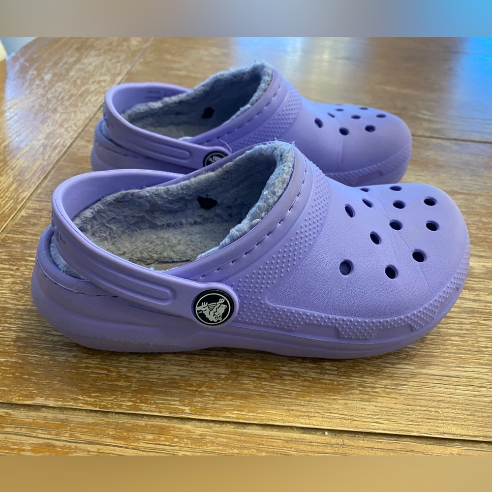 Girls fuzzy lined crocs size 13